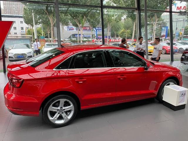 新款奥迪a3三厢版 红色展厅实拍 年轻时尚动人