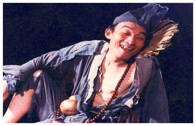 87岁"济公爷爷"粉丝突破1000万,一生坎坷,却始终笑口常开