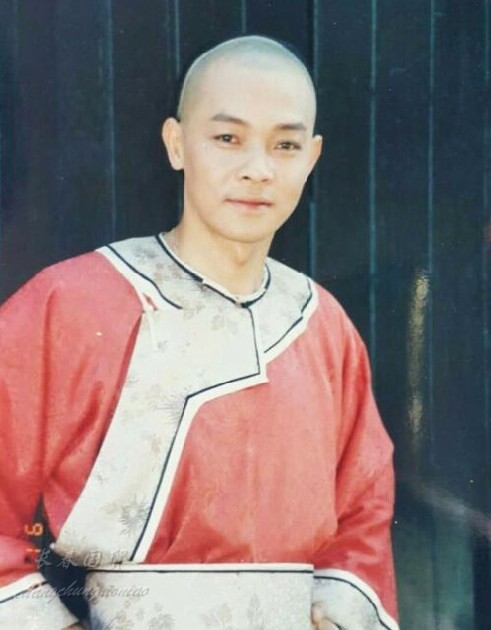 91版《戏说乾隆》"宝柱"近照,65岁容颜未改依旧洒脱