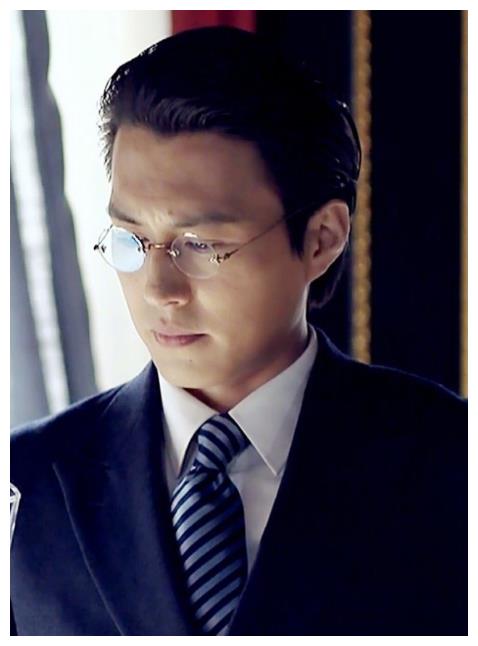 靳东睿智,张艺兴文艺,王凯帅气,眼镜戴出啦新高度!