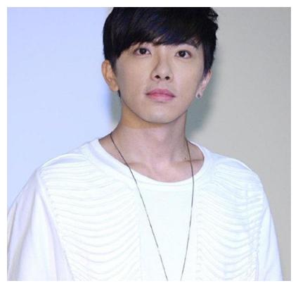 新加坡933金曲奖最佳新人谢坤达,阳光帅气,富有绅士风度!