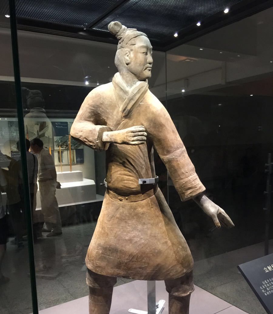 秦始皇兵马俑博物馆，又称兵马俑、秦兵马俑，是秦始皇陵的陪葬坑