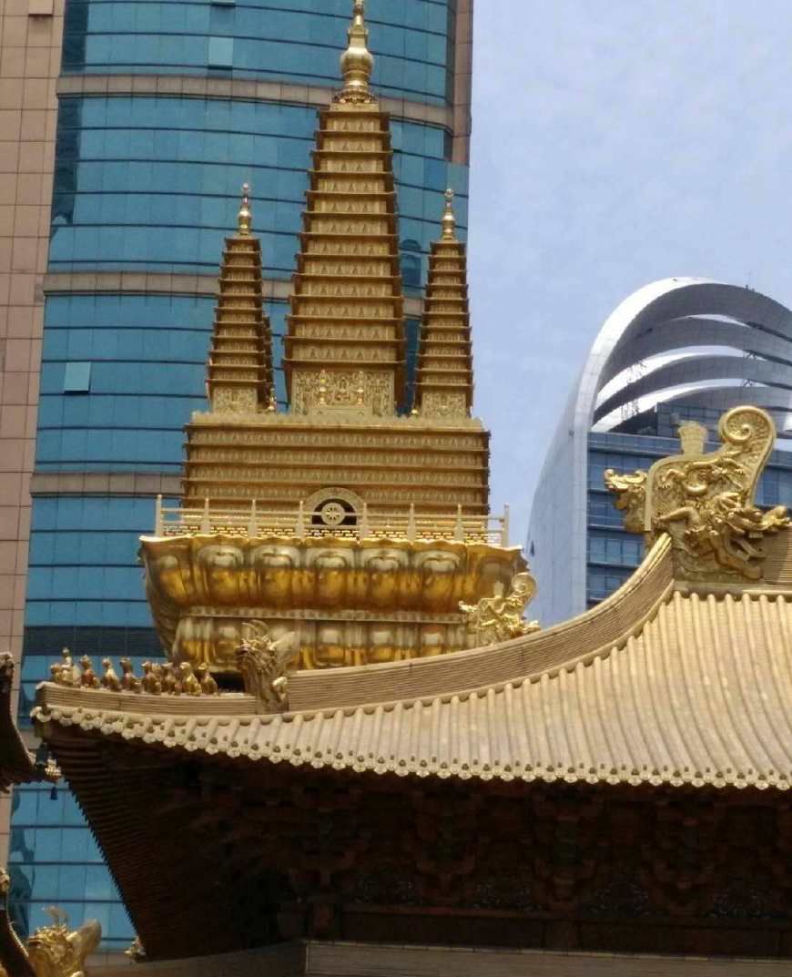 上海静安寺:愿祈佛手双垂下,摩得人心一样平
