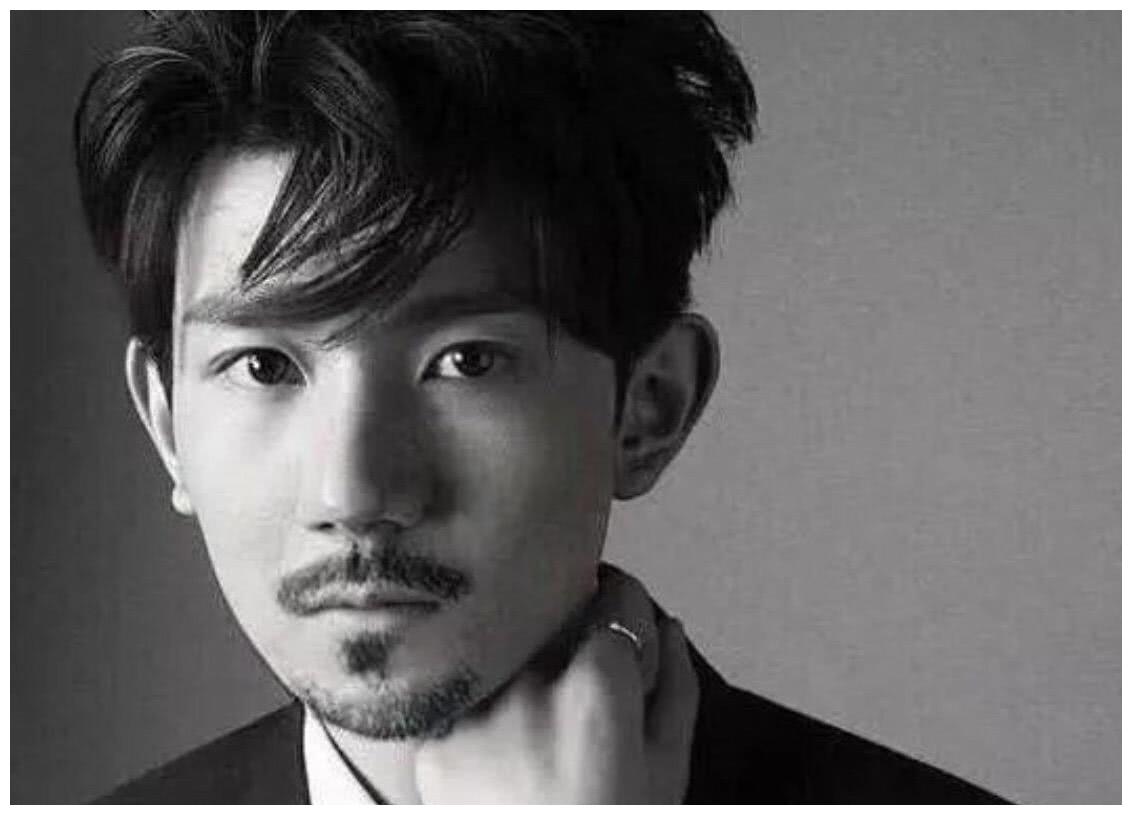 小鲜肉留胡子好man,看了四字弟弟感觉恋爱了,王一博看了脱粉