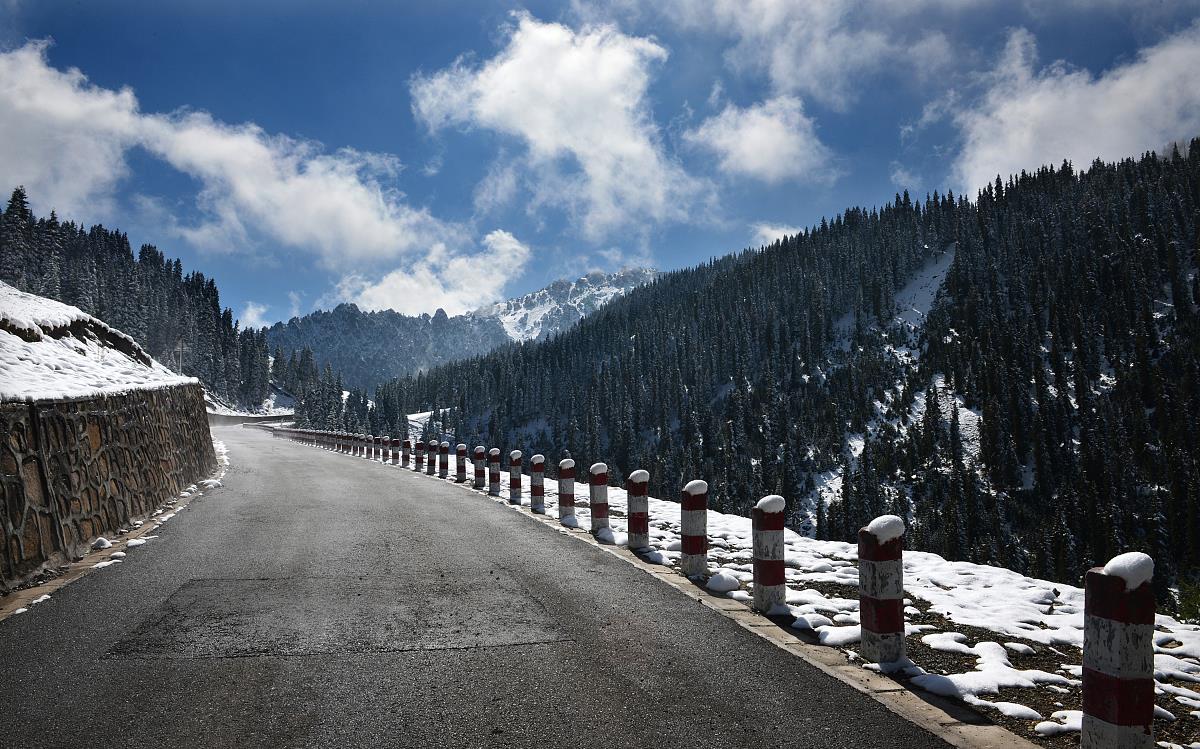 这可能是与太阳最近的地方一一乌木山建有太阳历广场必登之