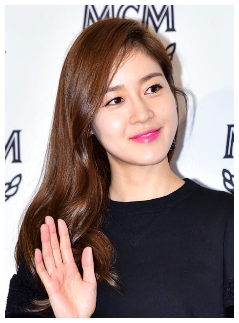 成宥利,简直要被她的甜美笑容给迷倒了