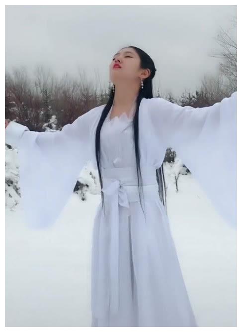 陈妍希的小龙女刘亦菲的小龙女都输给了这位拼多多版小龙女