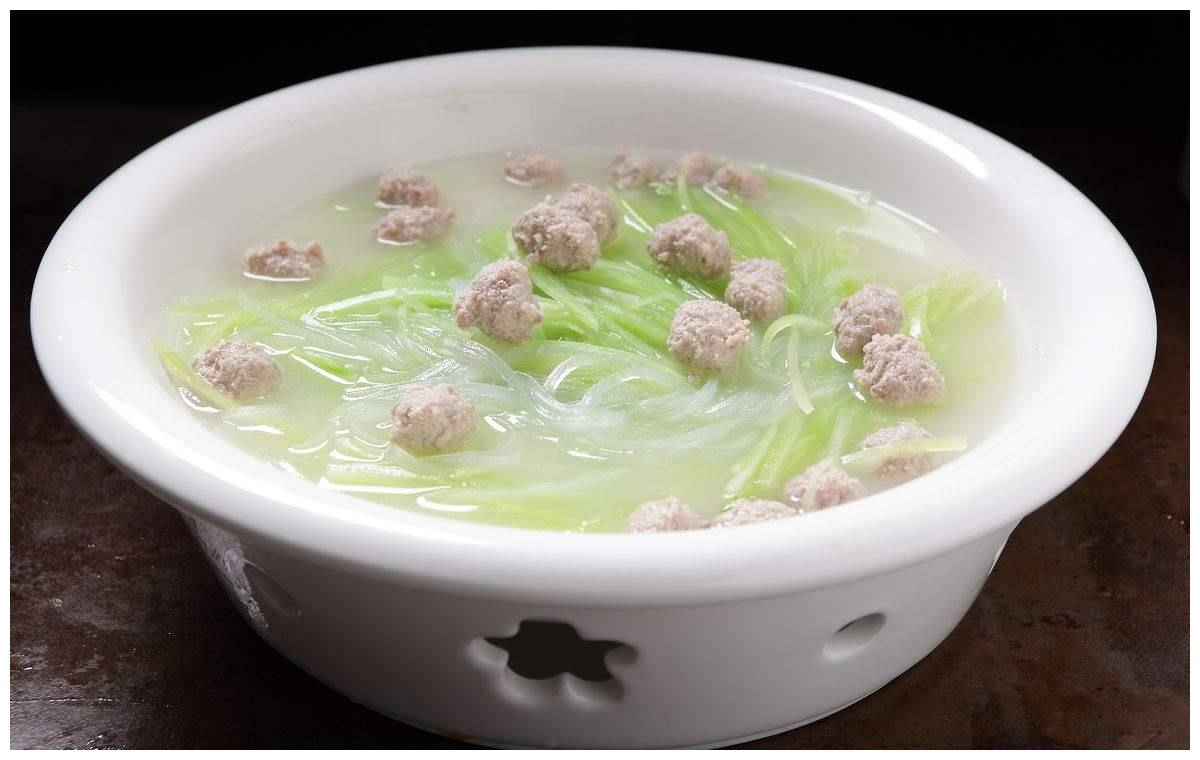 萝卜丝羊肉丸子汤的做法步骤萝卜丝羊肉丸子汤的做法图解11.