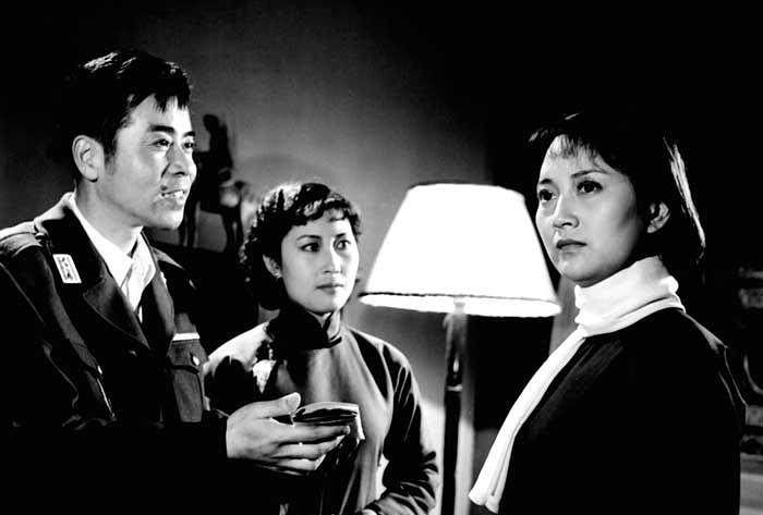 这是1959年电影《野火春风斗古城》的剧照.