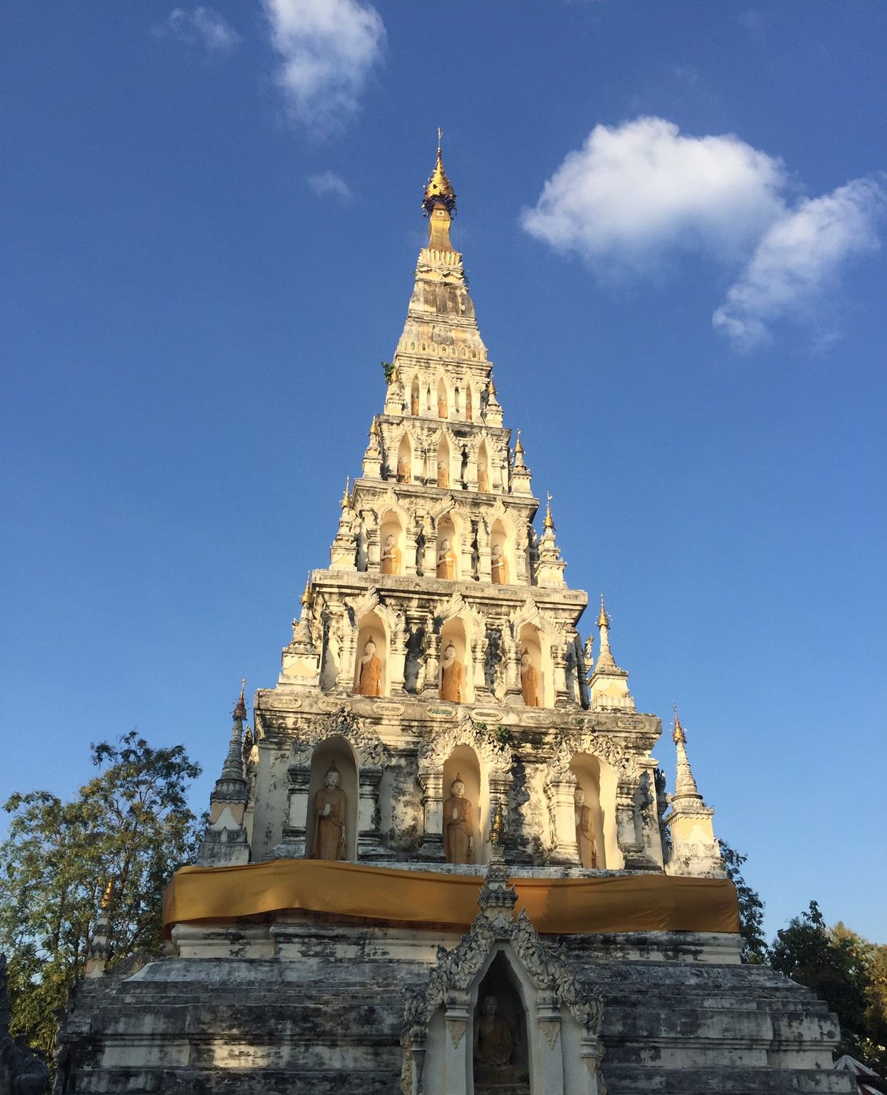 泰国清迈壮观的大塔寺