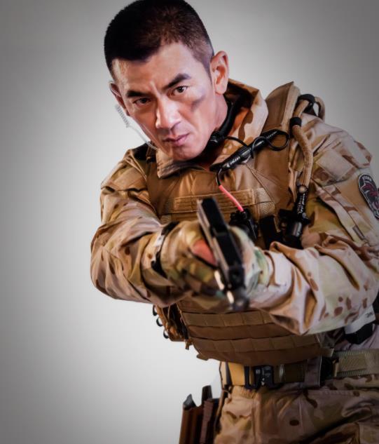 "特种兵"专业户任天野!曾是足球运动员,混血五官立体身材棒!