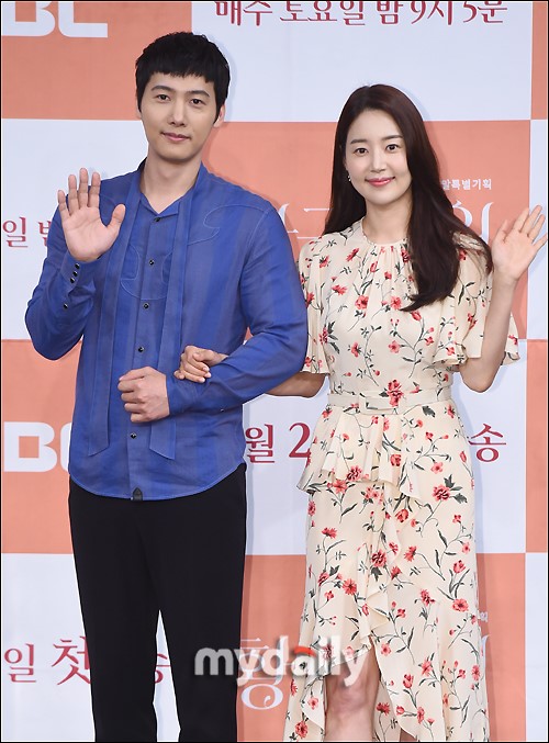 吴智恩李泰成等出席mbc黄金庭院发布会