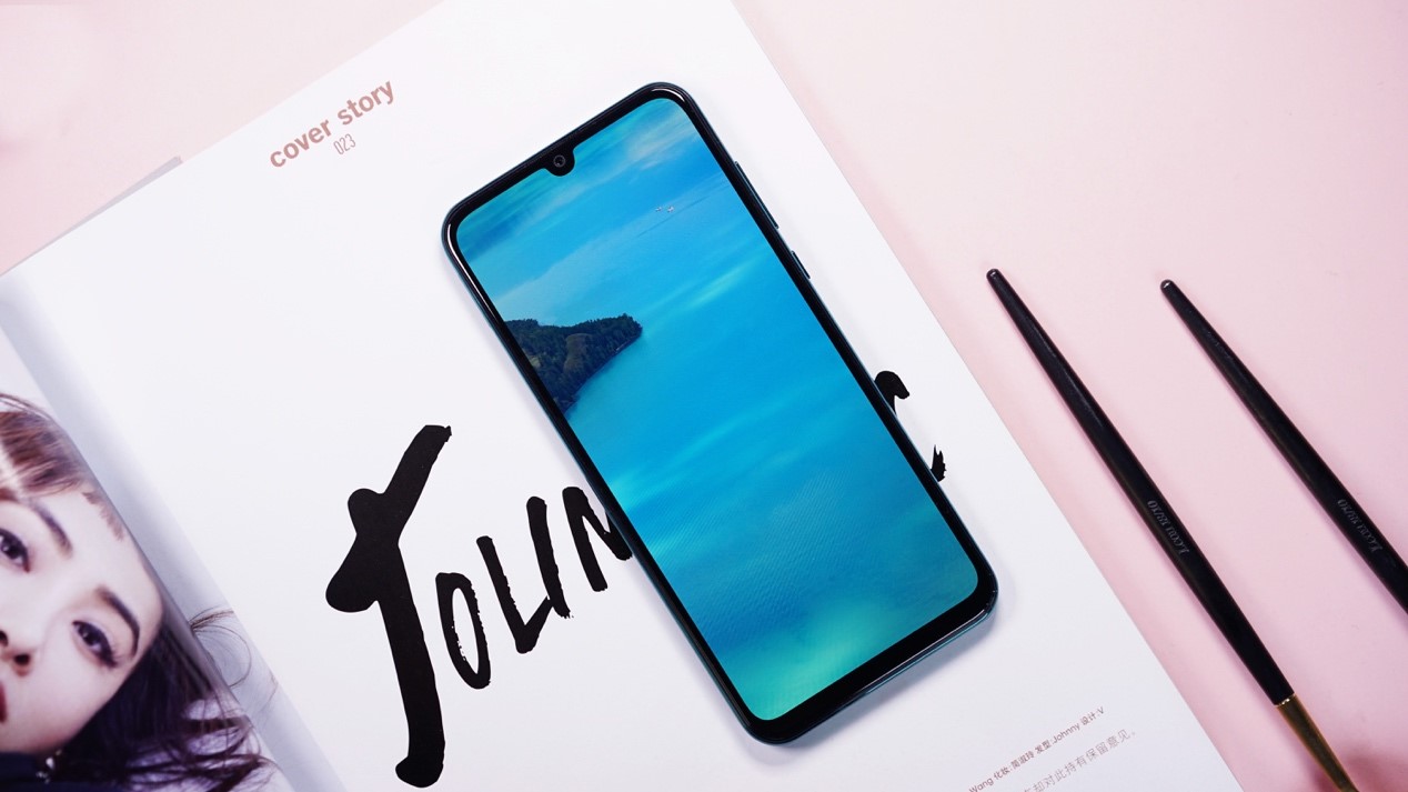 华为畅享10s闪耀亮相 屏幕指纹解锁带来千元机新体验