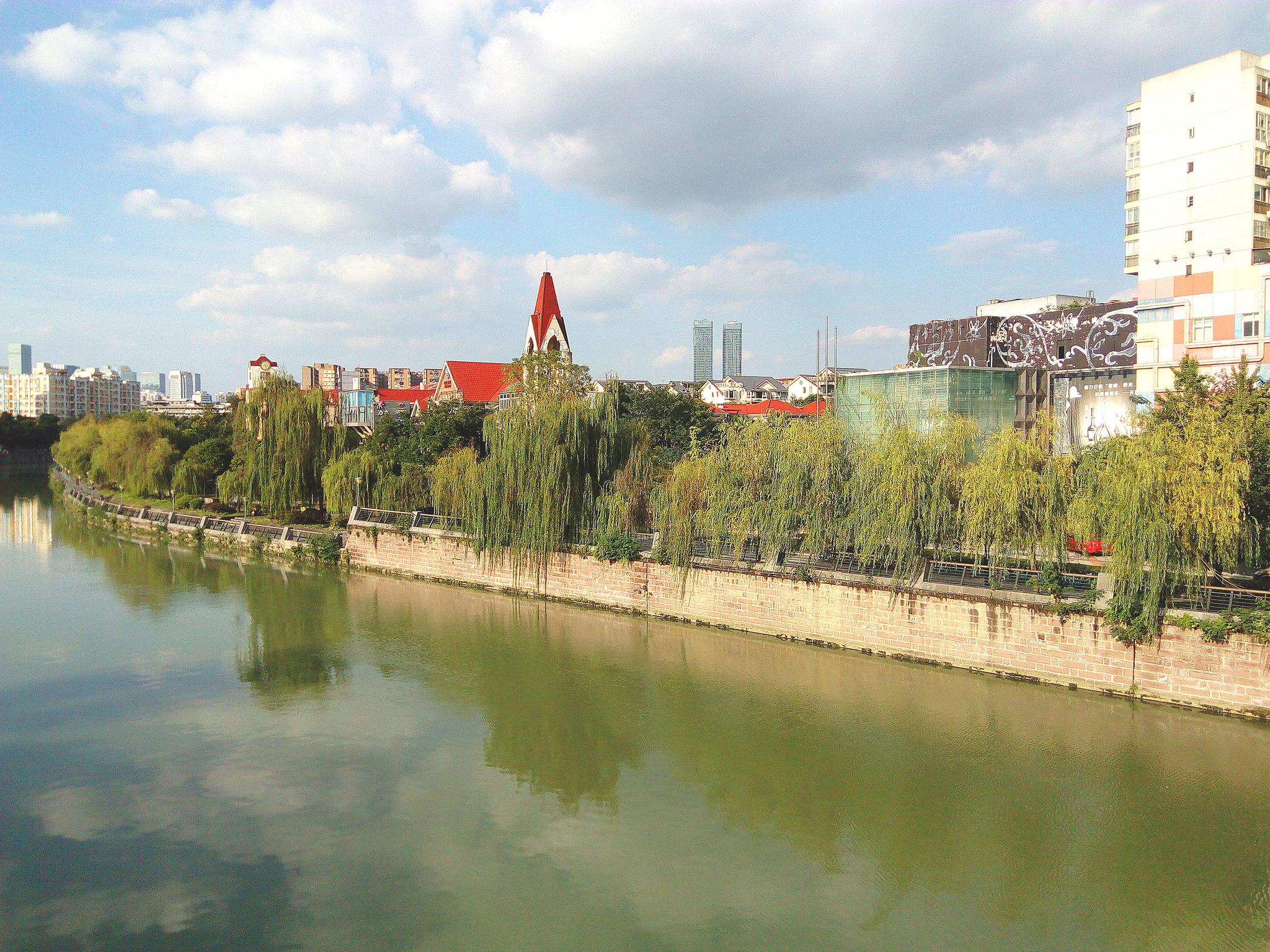 这里是四川省成都市,这里是成都市府南河新九眼桥河段的美丽城市水岸