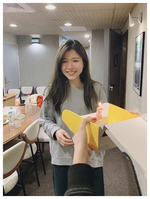 24岁《星光大道》冠军曝近况,再次出击却嗓音沙哑|关诗敏|星光大道