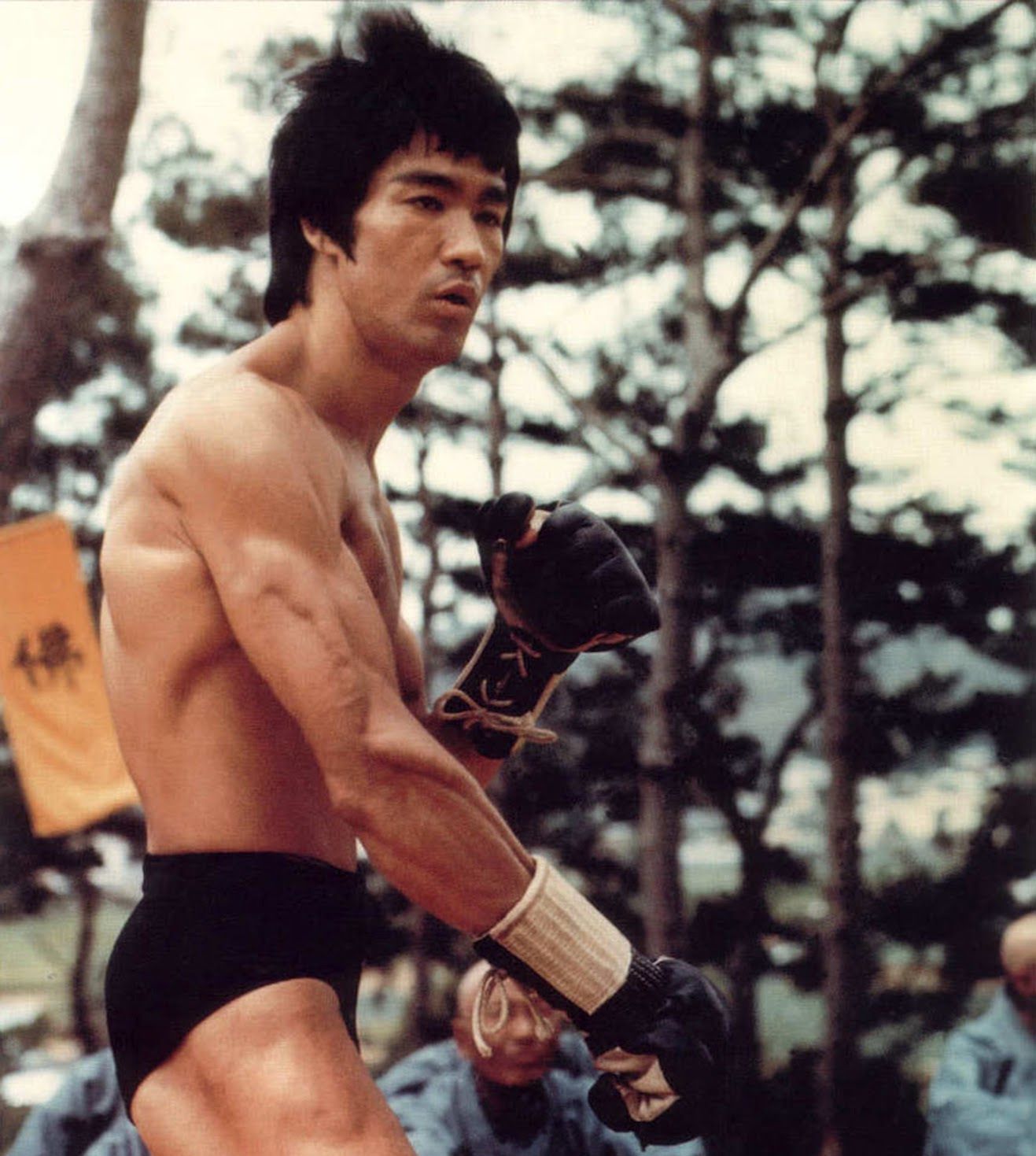 李小龙珍贵彩色照片：逝世45周年 再睹功夫之王的风采|死亡的游戏|龙争虎斗|青蜂侠|白鹤拳|拍摄_新浪新闻