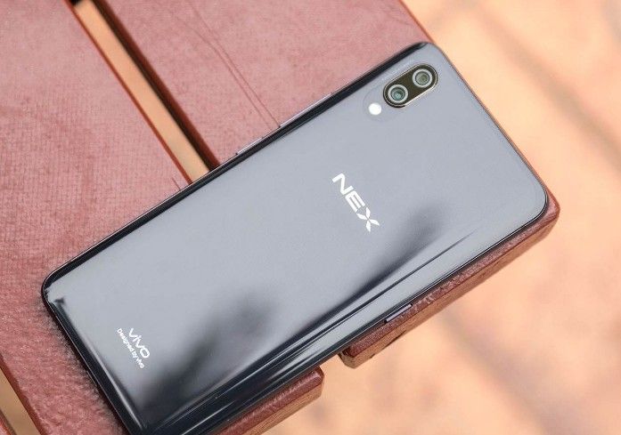 买得起的顶级旗舰手机,6.59英寸 128gb,不仅颜值高还耐用!__财经头条