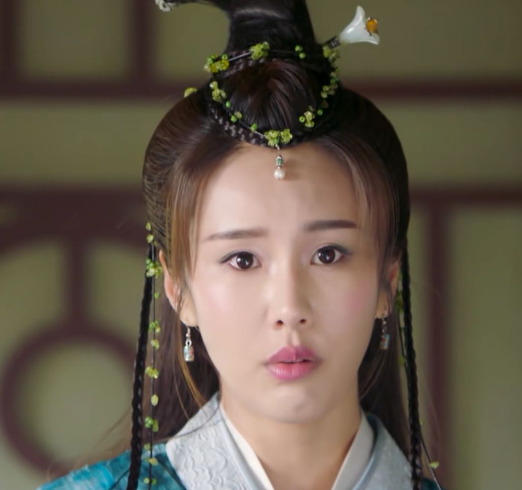 张馨予扮演的薛菲,为碧罗天圣女,是无数人的梦中情人,风