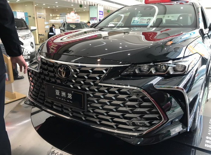 特别版亚洲龙现身4s店中网很有看点网友就差鱼骨灯了