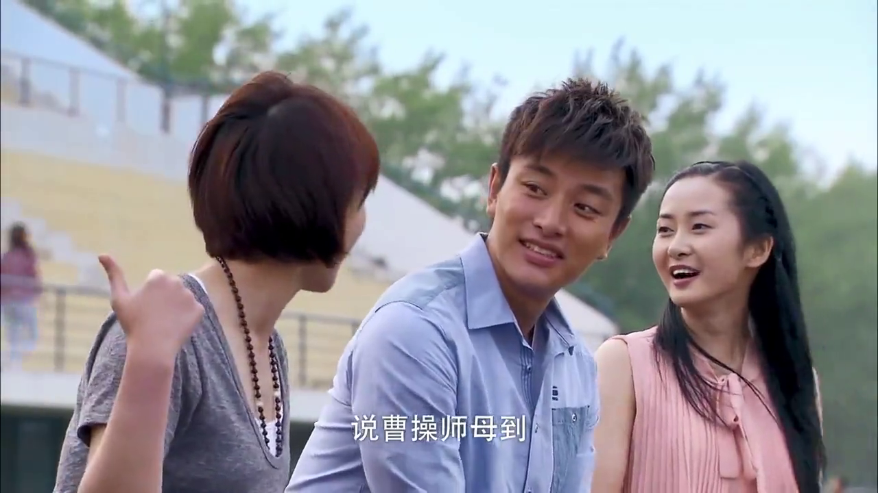 家有喜妇:同学们见师母出现,再也按捺不住八卦的心