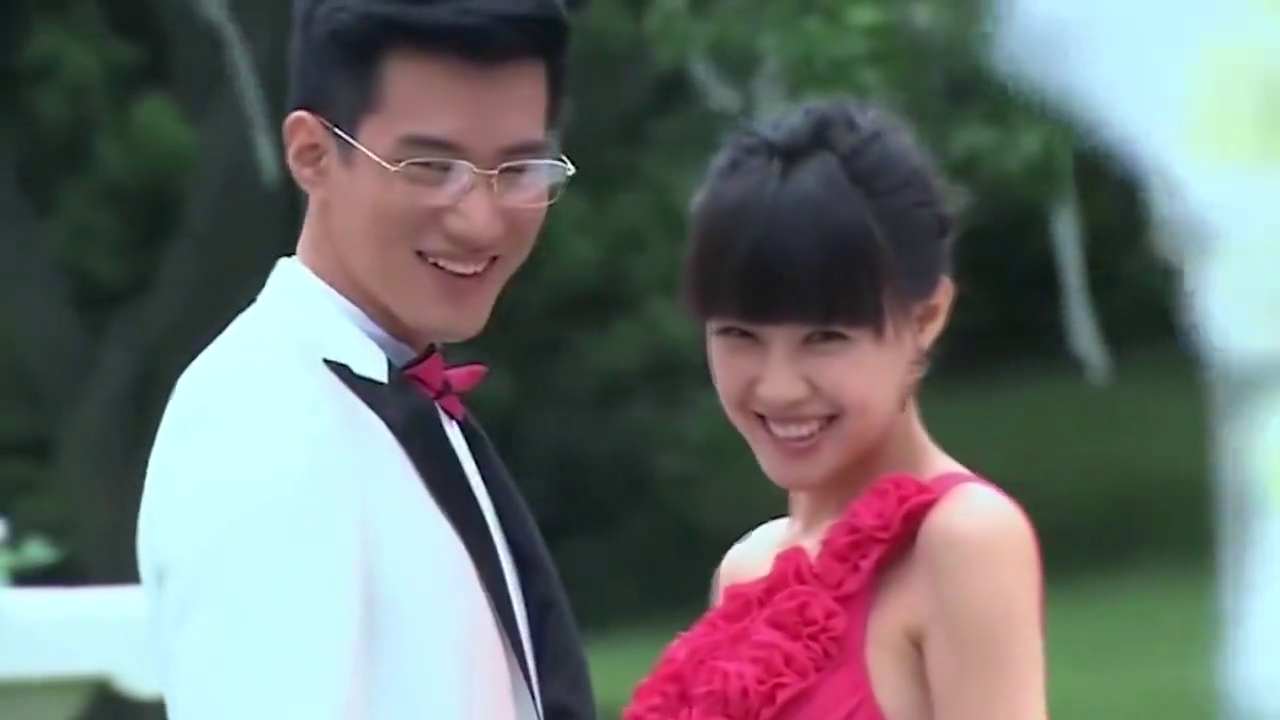 盛夏晚晴天:晚晴和津帆一起去参加莱雪的婚礼,晚晴却怕津帆闹事