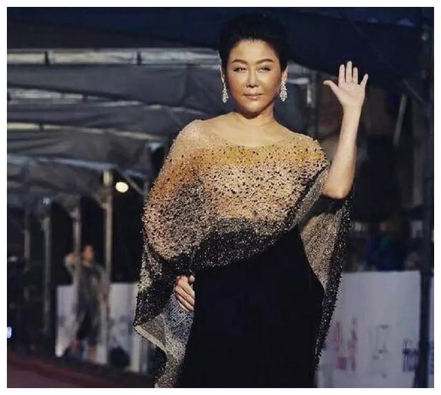 是蓝宜慧,被称为台湾地区三大鼓王之一,就连孔锵等艺人都是他的弟子