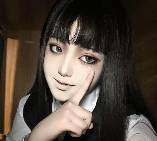 少女高超化妆"富江" 其神似惹网友激赞:超越菅野美穗