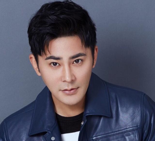 但是宗峰岩并没有就此沉沦,他不断的默默提升自我,揣摩剧本中人物角色