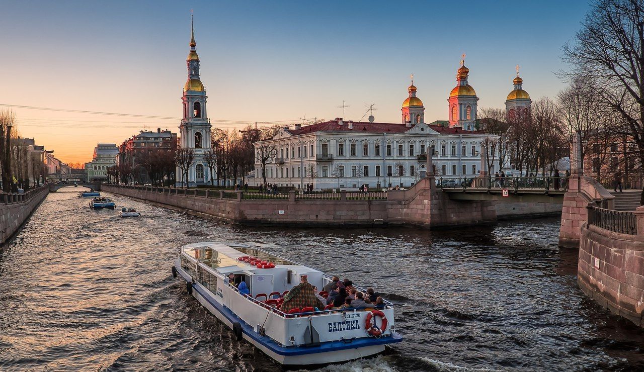 北纬60度的水城您见过吗俄罗斯的北方威尼斯令人心醉