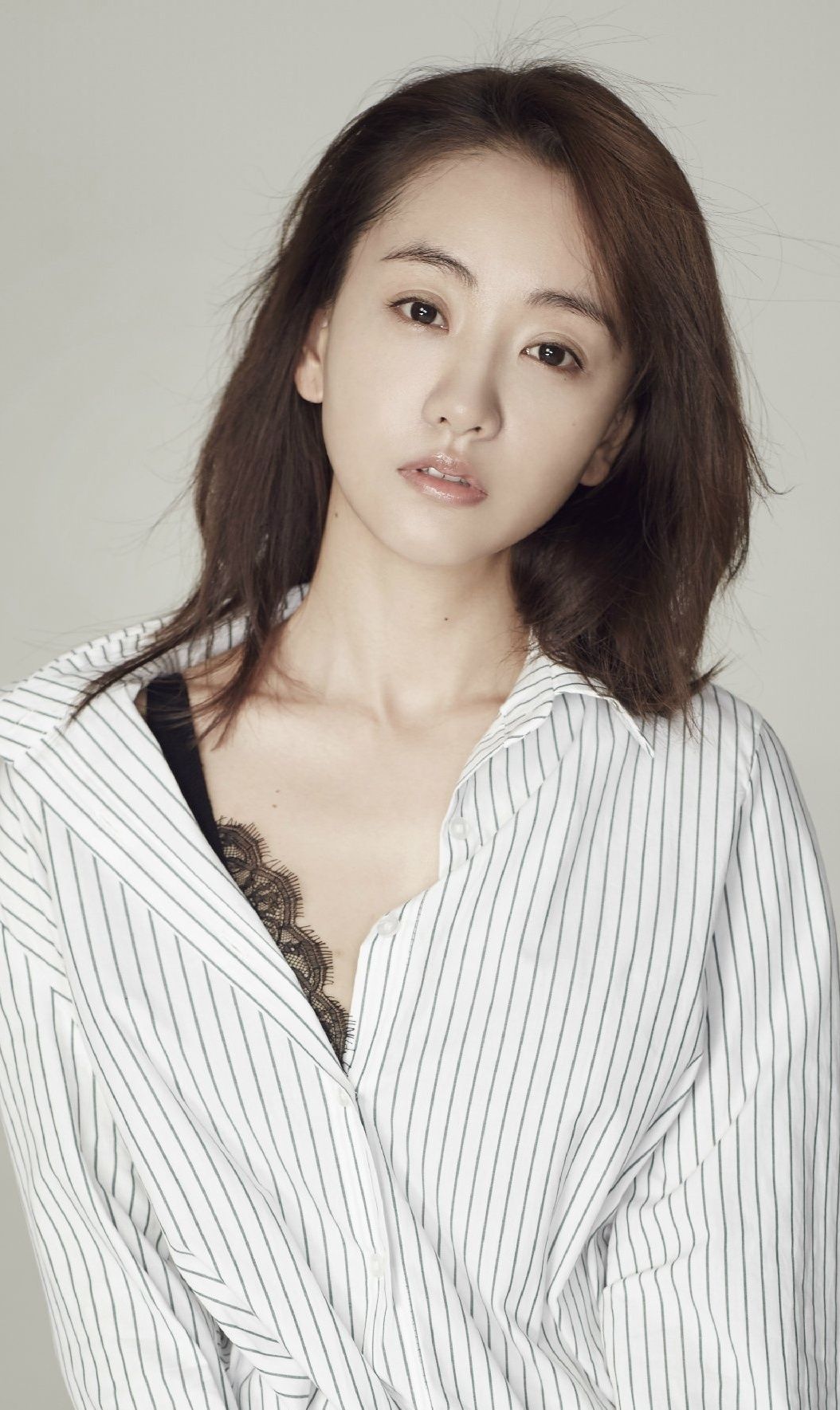 精美壁纸:杨蓉现代装,显得特别文静大气!_高清图集_新浪网