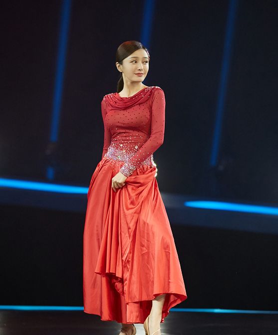 《舞林大会》秦岚被淘汰,舞台上释放了最美的一刻,留下了赞美!