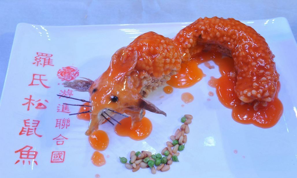 烹饪大师金沙滩啤酒城做松鼠鱼,青岛国际啤酒节游客品鉴,有口福_高清