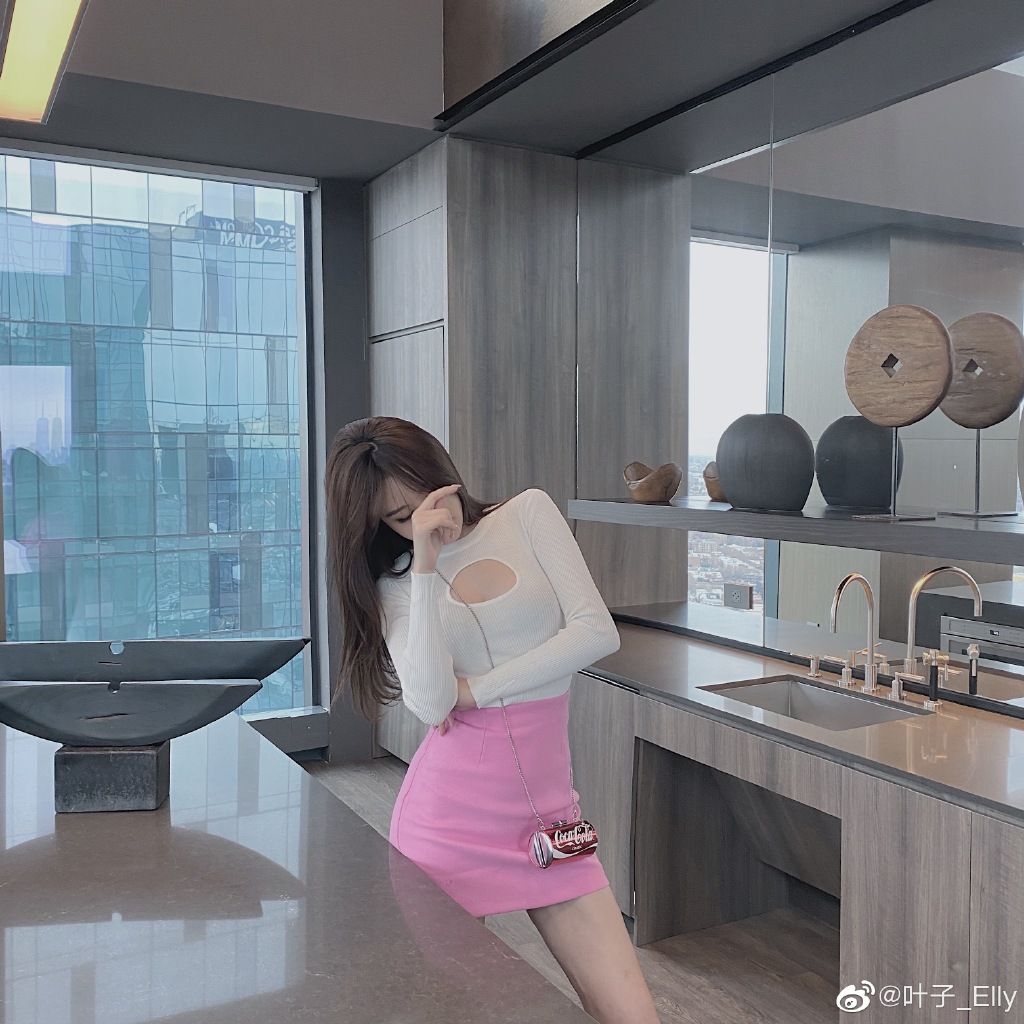 网红美女叶子迷人写真美照欣赏