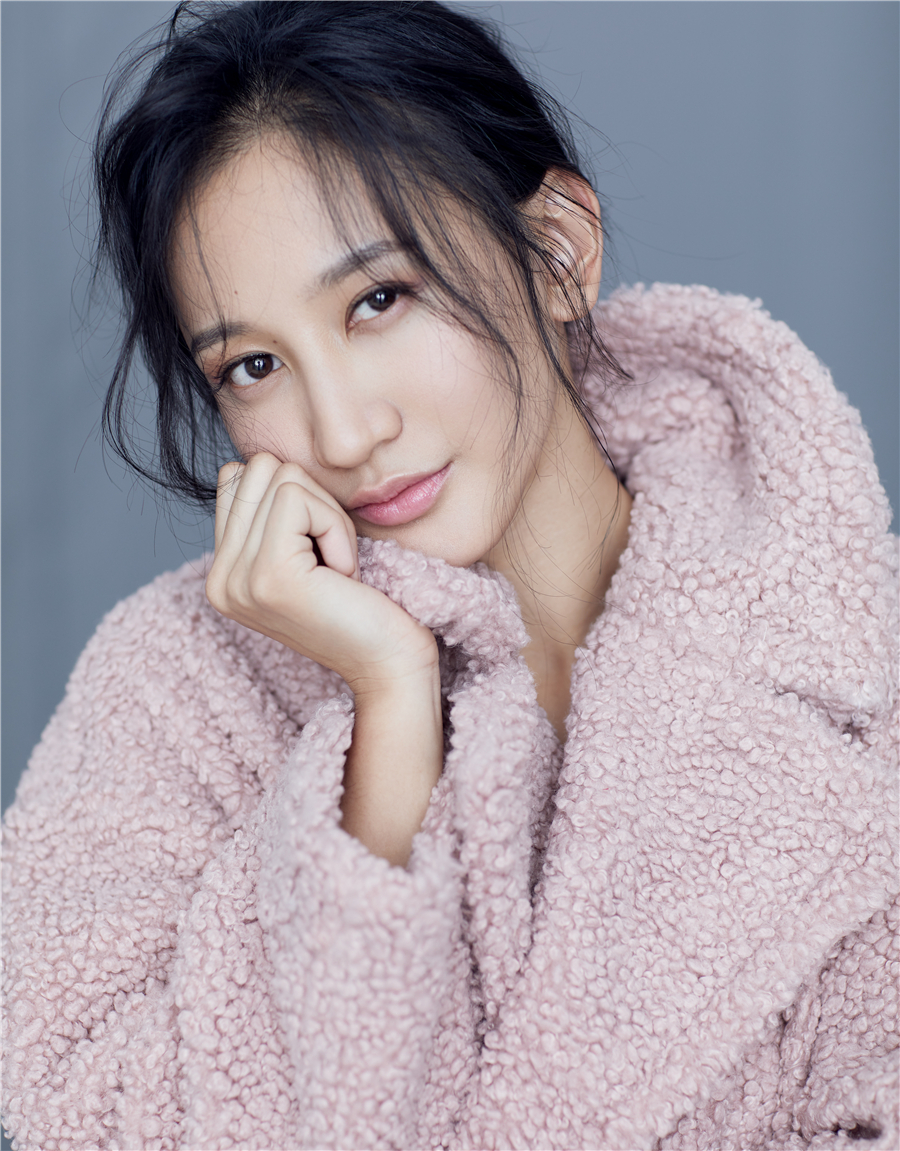 "怪力女孩"曾泳醍清新写真曝光 自然从容气质温婉