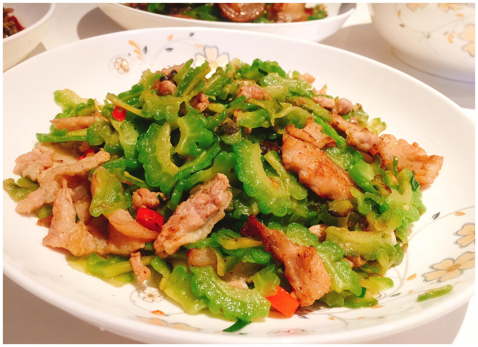 苦瓜炒肉苦瓜这样做去除大半苦味