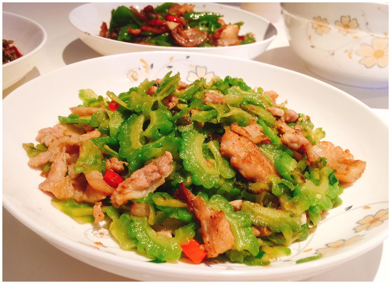 苦瓜炒肉苦瓜这样做去除大半苦味