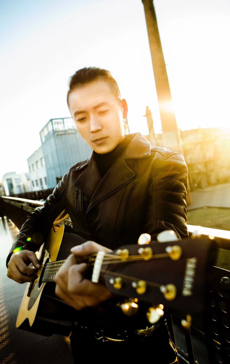 音乐唱作人李纲《下辈子一眼认出你》携手金牌制作人李凯稠撞火花|下