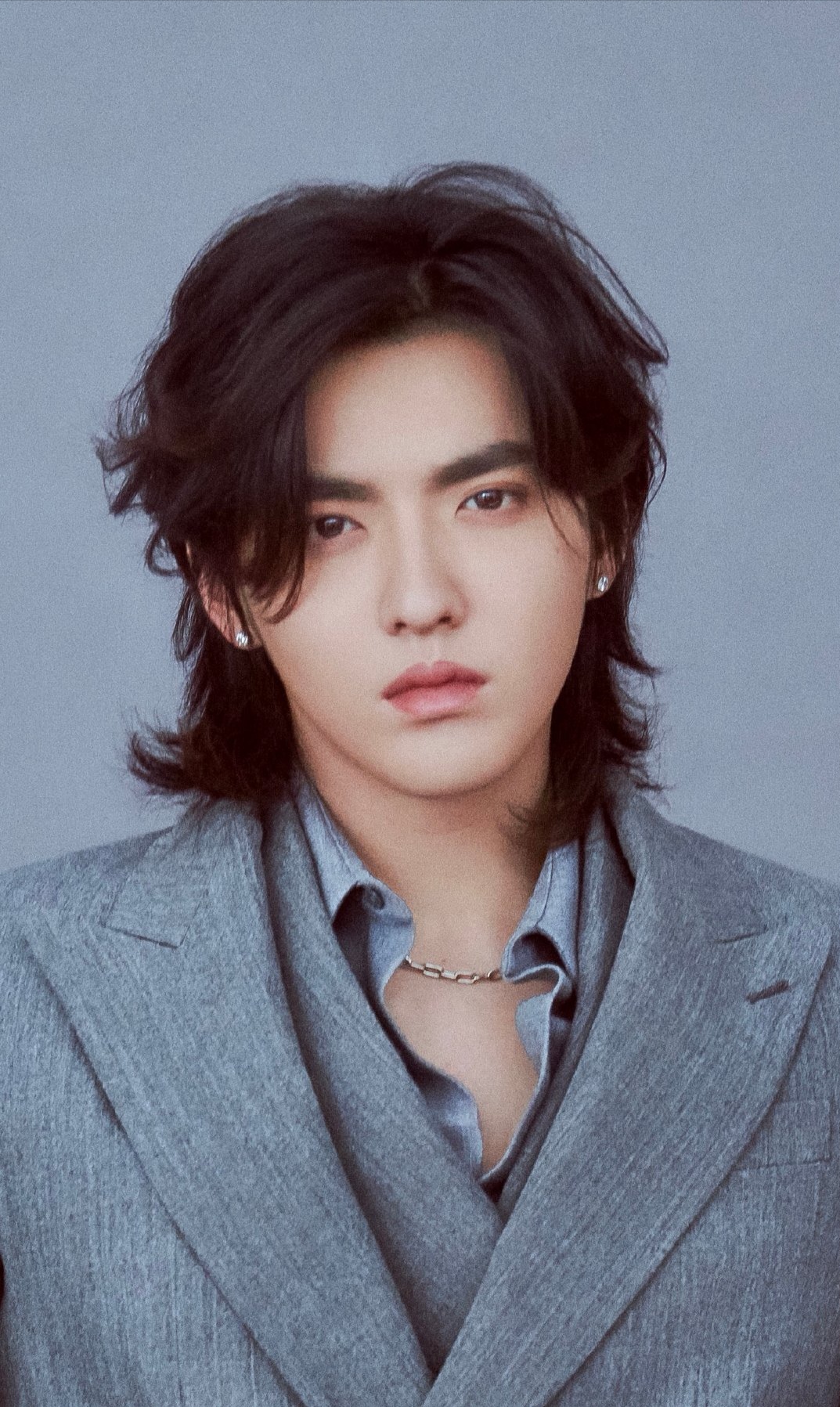 金玉彬长发帅气亮相,李东旭,朱一龙,易烊千玺也留长发,谁最帅