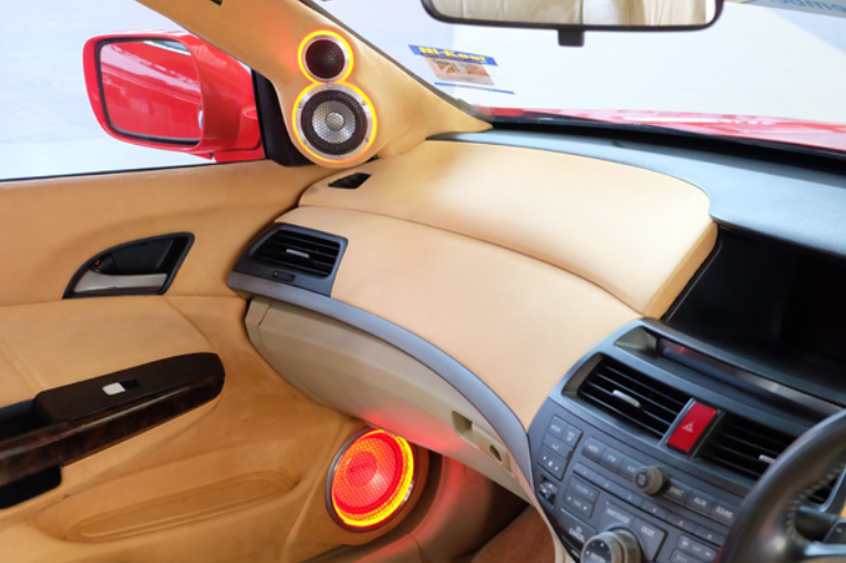 雷贝琴在泰国!八代雅阁音响改装雷贝琴网红三分频参加emma!