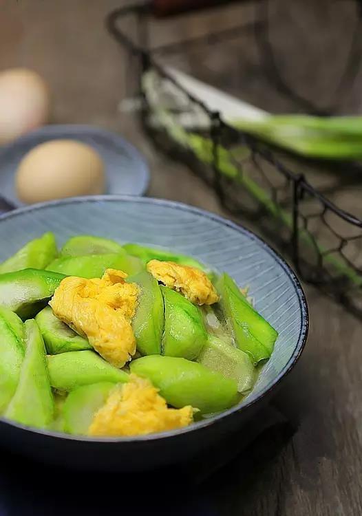 夏日來一道美容養顏菜絲瓜炒蛋