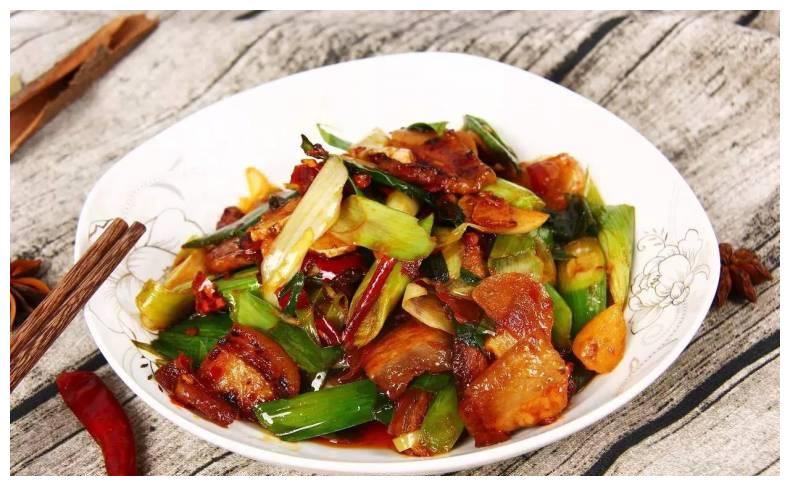 中国人最爱的家常菜蒜苗回锅肉下饭最香一盘吃不够