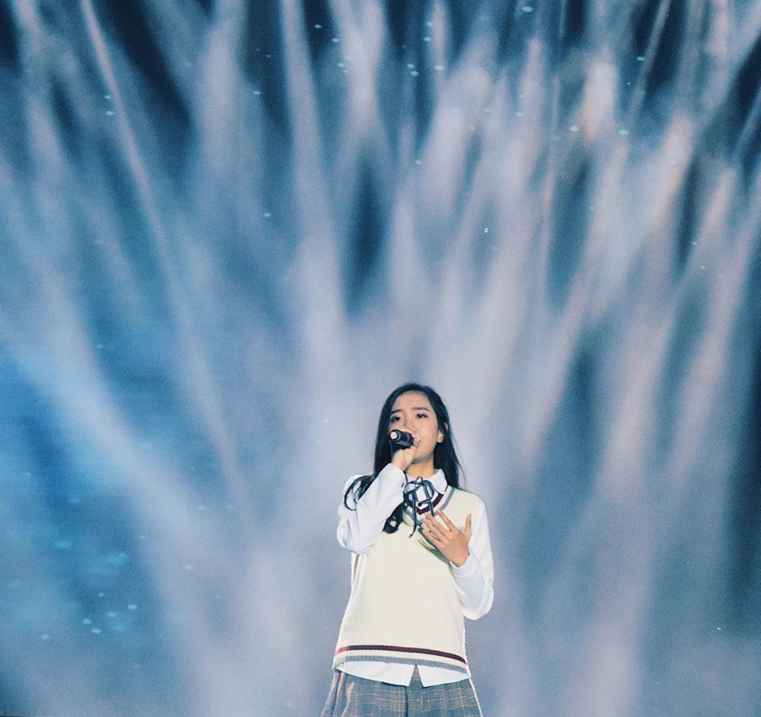 陈颖恩亮相深圳 与千位学生共迎新年