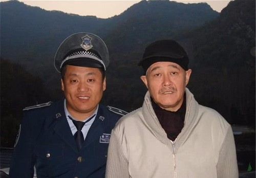 他是赵本山的徒弟,富二代出身拍戏却不为赚钱,为人低调接地气!