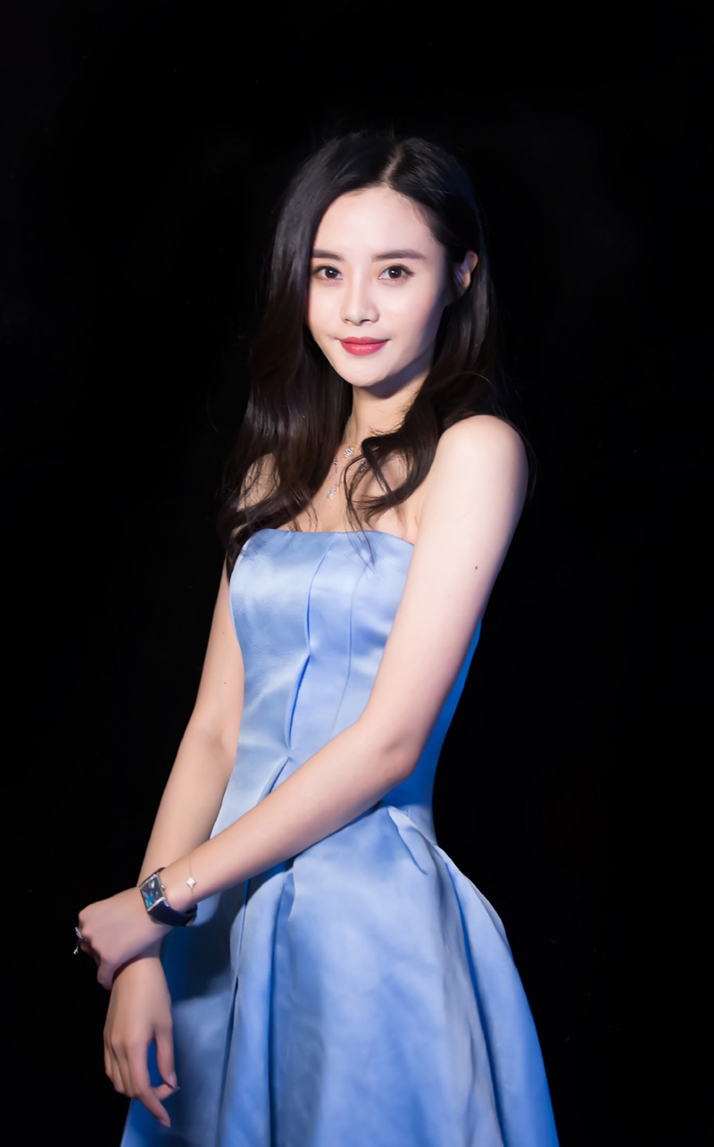 迷人的美女隋雨蒙眼神灵动飘逸颜值堪比西施