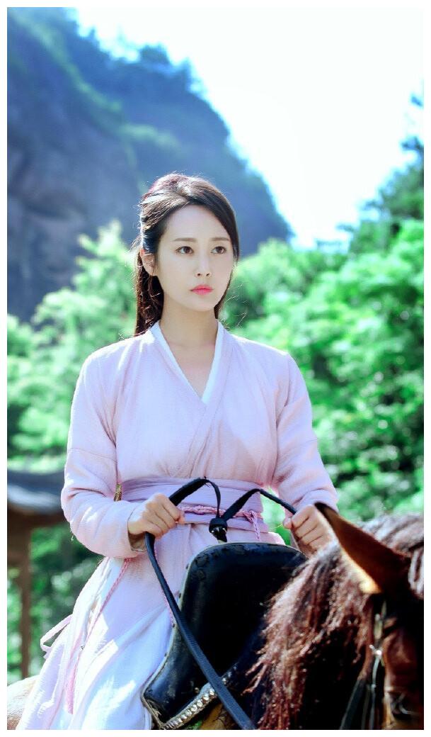 当然了,这一回,李纯饰演的司理理不再如曾经的霓漫天和素锦那样的讨人