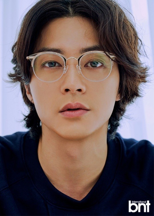 韩国艺人金智勋最新杂志写真曝光