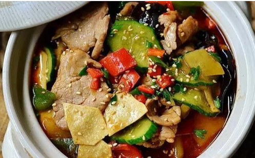 荔浦芋头烧腊鸭杂蔬肉片煲老醋拌爽口白菜凉拌五花肉的做法