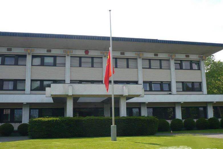 美国大使馆门口怎么是中国军人站岗全世界独一都是老一辈努力