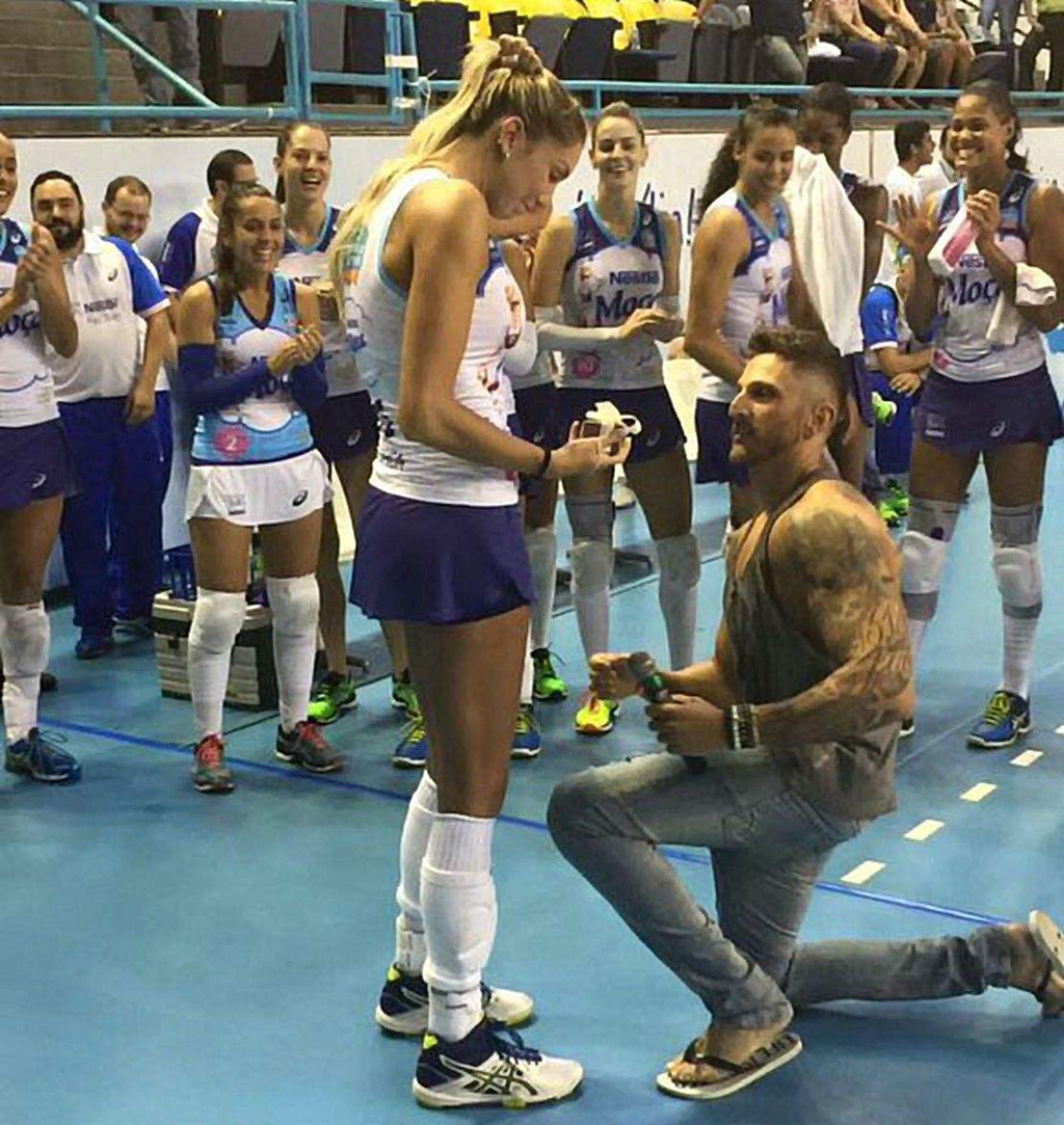 家门口输给中国女排,有19个纹身,33岁未结婚|塔伊萨|巴西女排|中国