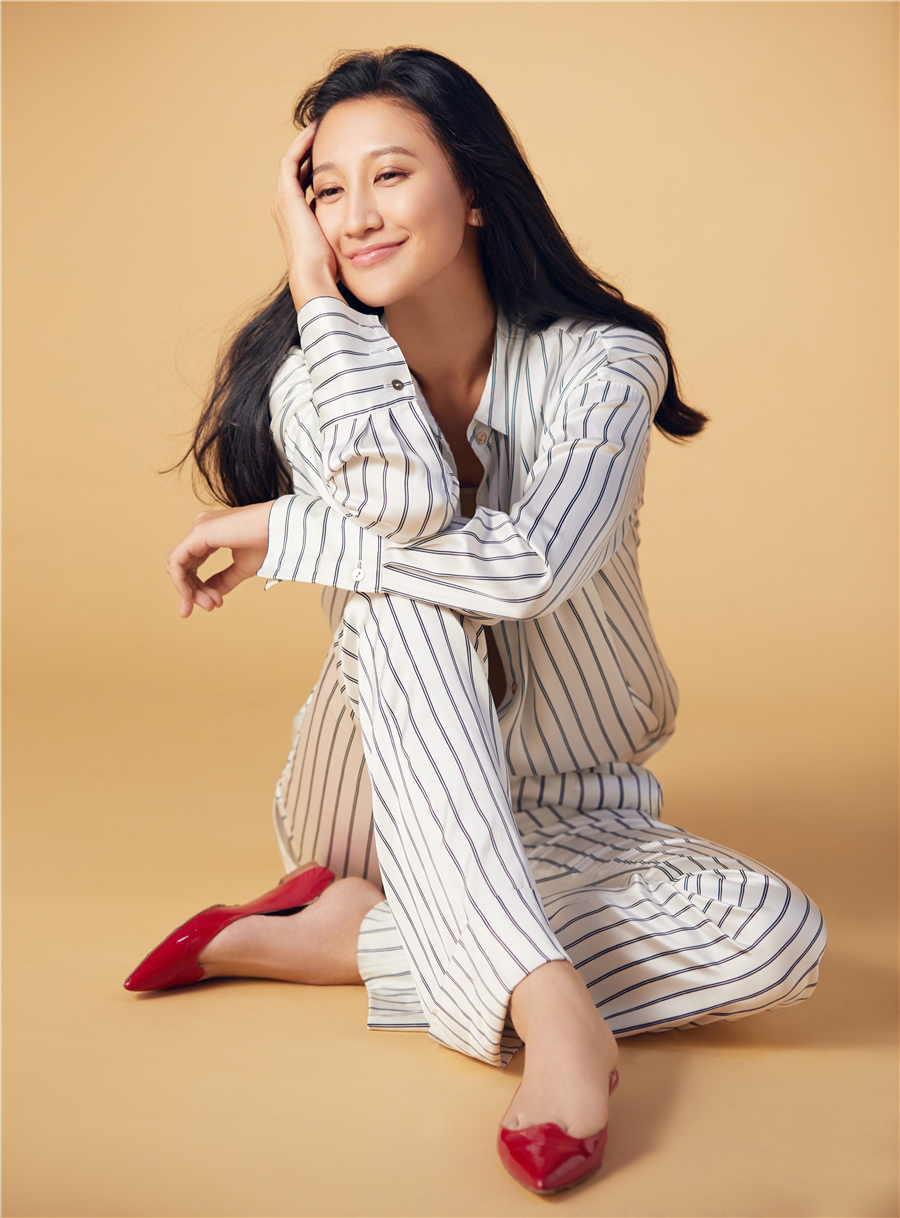 "怪力女孩"曾泳醍清新写真曝光 自然从容气质温婉